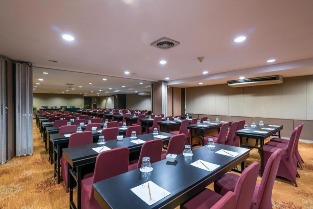 Sofyan Hotel Cut Meutia Jakarta Buitenkant foto