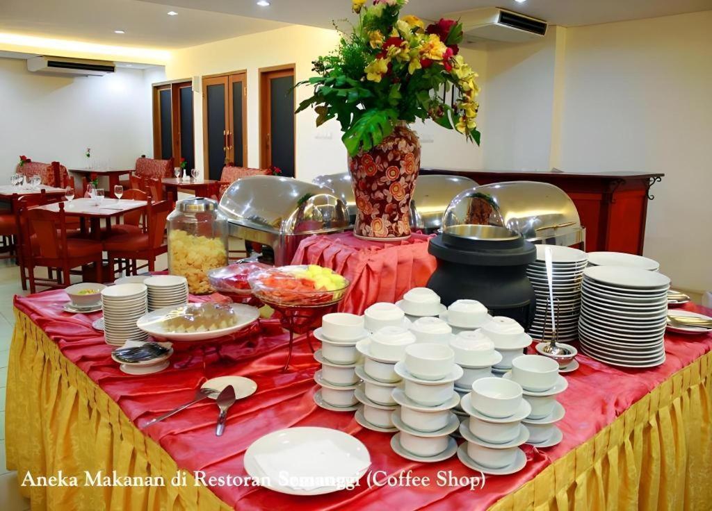 Sofyan Hotel Cut Meutia Jakarta Buitenkant foto